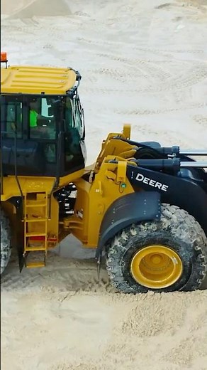 Heavy Metal, Light Work | 904 P-Tier John Deere Wheel Loader