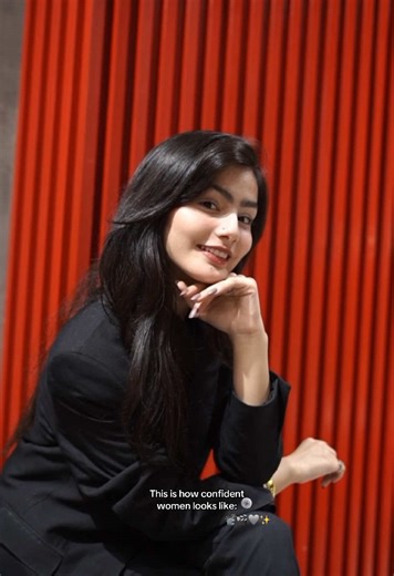 Raat Ki Rani: Confident Women in Focus