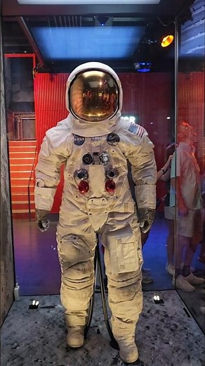real space suit weighs 100 kgs, moon landing on Apollo 11, moon's gravity 6 times less than Earth