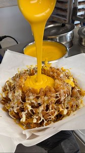 Rachel Samson | THE BOMB DIGGITY 💣🧀🧅 Number 3 most viral post of 2023: Sin City’s “Street Bomb” from @CaliBombs is assembled from a GIANT fresh onion... | Instagram