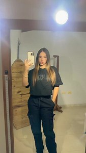 Un mensajito para uno de aquí 😅 Mi camisa es de @fxckboy | Karol Sojo