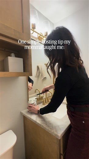 Emily | Working Mom of 3 | Dentist on Instagram: "The hand towel gets wet and soggy so fast… and a quick switch gives the whole space a total refresh. hand towel refresh bathroom routine simple home systems clean home habits daily reset busy mom home hacks organized home everyday systems quick clean ideas home maintenance bathroom refresh homemaking tips mom life routines household rhythms"