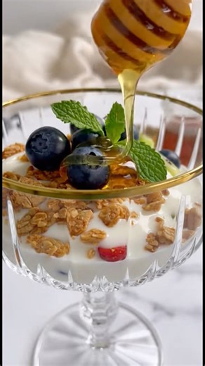🍓🫐 Relaxing Fruit Parfait Assembly | Aesthetic Breakfast #calm #blueberry #parfait