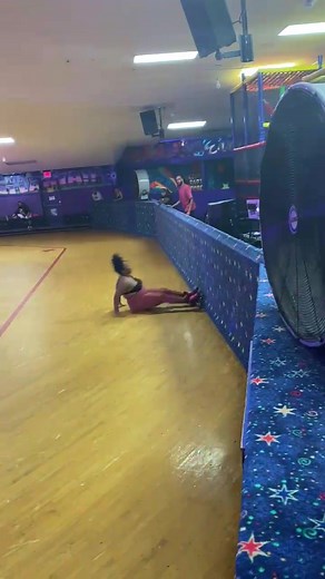 I had to do this 5 times before they were satisfied last night 😂 #splits #curvyskategyal #thicktok #curvesonwheels #skatetiktok #fyp