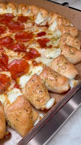 Stuffed cheese knot crust pizza #grubspot | Grubspot.