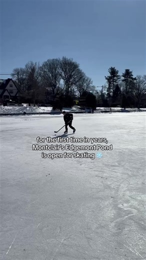 skating in Montclair is onnnnn ❄️ For the first time since 2018, Edgemont Pond is open for skating. Unsafe parts of the pond are blocked off and will be monitored. The town’s social media pages will share updates if anything changes. For now, you can get all the details at TheMontclairGirl.com ⛸️ #themontclairgirl #montclair #edgemontpark #nj #jersey