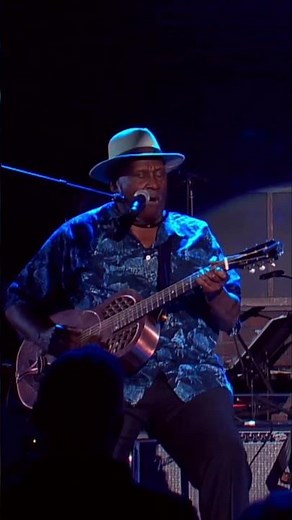 Taj Mahal with "Cake Walk Into Town" from Skyville Live