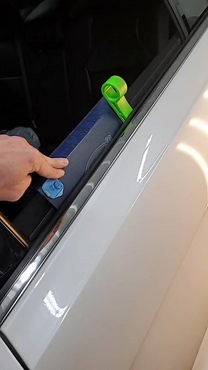 Paintless Dent Repair Tools: Pushing Out Dents Easily