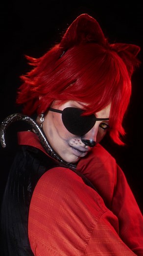 FNAF Cosplay: Transforming into Foxy with Makeup