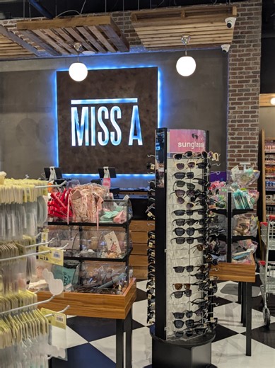 My new favorite store in Columbiana Mall 🩷 All the items are SUPER affordable! #fyp #columbiasc #shopping #beauty #affordable