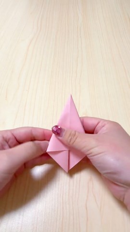 折り紙で簡単にユリの花を作る方法
