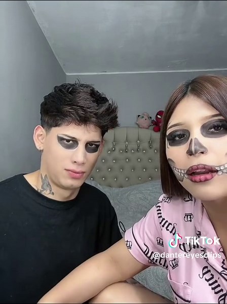 Live todos los días en @Nicoll Ochoa🕷️ @Dante Reyes 👑