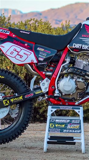 Honda XR 400 Side Panel Guide