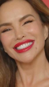 MAX FACTOR Lasting Performance tečni puder – besprijekoran ten, potpuno prekrivanje i lagana tekstura koja diše s kožom. “Hej ljepotice, sa ovim puderom nemaš brige cijelu noć.” | Max Factor