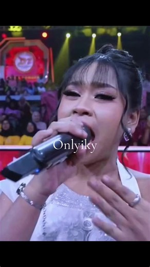 April Nyanyi 'Gapapa' — Lirik Sedikit Diubah, Tetap Santai
