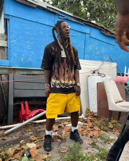 HOTBOII but call me FIRE 🔥 on Instagram: "i know sum ppl hate that i blew up , i know sum old niggas hate that i grew up .. ✍🏾 #💱💱💱💱💱"