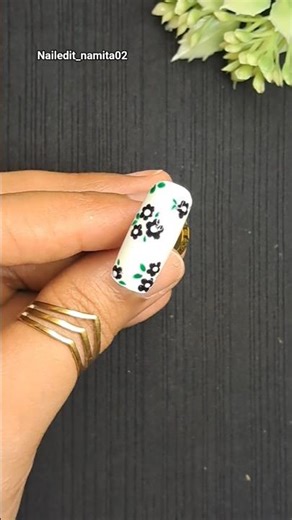 Soft & Simple Floral Nail Art Trend ✨