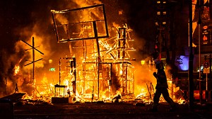 Big fire destroys large Los Angeles commercial building