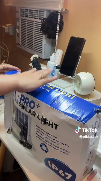 Unboxing and Setting Up a Solar Light