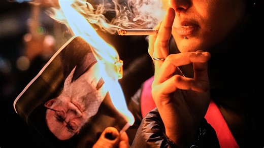She set a photo afire, lit a cigarette — and became a symbol of resistance for Iran protesters