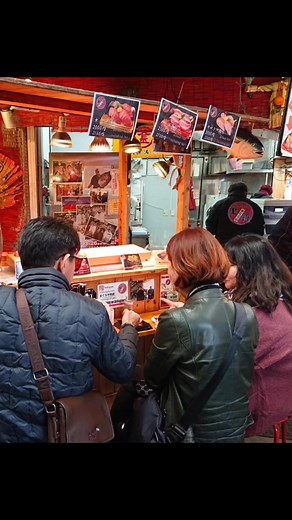 Explore Osaka Like a Local: Discover the City with a Cycling Tour Osaka is renowned for its delicious food and famous attractions, but the city’s true charm lies in its lesser-known local spots. How about exploring Osaka from a local perspective with a cycling tour? The “Osaka Local Cycling Tour” takes you through hidden markets, quaint alleys, and historical corners that you wouldn’t typically find on a tourist map. With a local guide leading the way, you’ll experience the everyday life of Osak