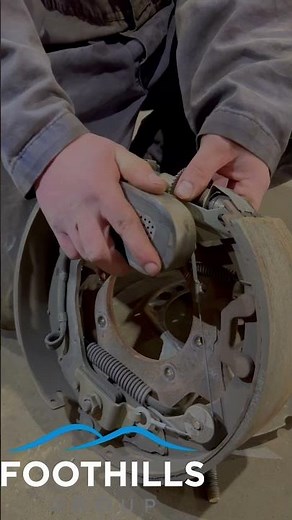 Reset your auto-adjust Electric Trailer Brakes #automobile #dieselrepair #mechanic #trailer