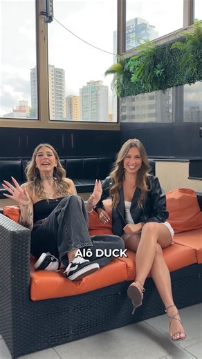 DUCK on Instagram: "Hoje é dia de Livre Pra Voar ✈️ Pagode com Bidinho e convidados, e nos intervalos DJ Hatus pra não deixar ninguém parado. Sexta tem Furduncinho 🔥 É funk, é trap, é pressão! Puff e Carnellos comandando a noite. Sábado a casa vira palco do Duck You 🖤 No térreo, DJ Meyer e Carnellos. No rooftop, Code 19 – Girls Sessions, com Nádia Sacchi, Cezarino, Godoi e Mira. E domingo… É dia de agradecer 🍾🤍 Festa do Branco, com Grupo SK e Carnellos, a partir das 16h. 📍 Tudo isso na Duck