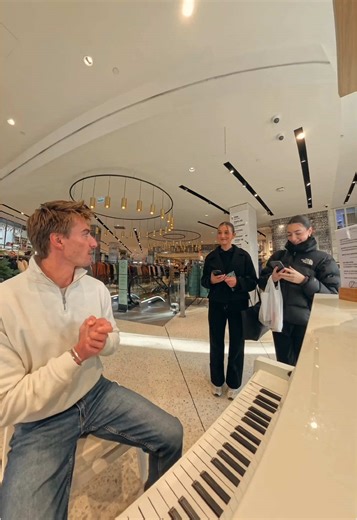 Emotional Piano Reaction to Einaudi's Music