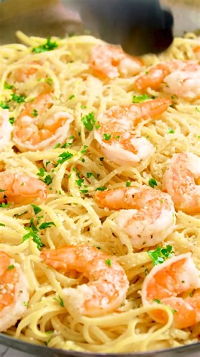 Garlicky, buttery, and ready in 15 minutes. Shrimp scampi is fast, fancy, and downright delicious. https://thestayathomechef.com/shrimp-scampi/ | The Stay At Home Chef