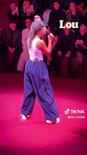Miki ouvre le défilé Etam avant son album