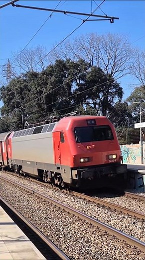 CP 5610 com o Intercidades 721 em direção a Braga #comboio #train #railway #portugal