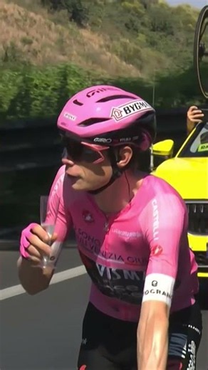 Time to celebrate! 🍾 Visma Lease-a-Bike toast to their Giro champion, Jonas Vingegaard! 🩷