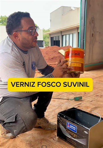 Verniz fosco Suvinil para madeira. Aplicação primeira demão com máquina Airless. Diluição 20% água raz Máquina X2000i Stone hammer Bico fflp314 #pintor #pintorprofissional #pintura #dica #obra @stonehammerbr @sherwinwilliams @Pintou Parceria _ Suvinil