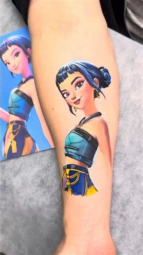 Wiping off Zoey! 🔪🎤 K-Pop Demon Hunters Art #shorts #bodyart #drawing