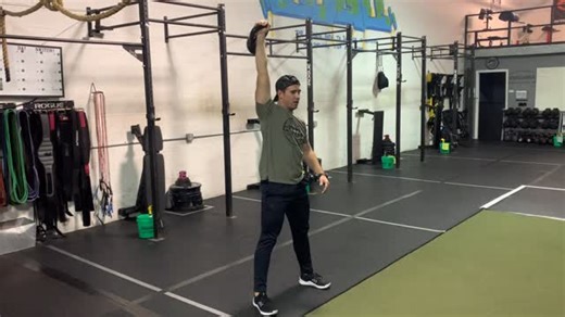 EDGE Fitness & Strength on Instagram: "💥2-minute Kettlebell Snatch Tutorial💥 The KB Snatch is one of those big-bang-for-your-buck kind of exercises. With this movement you’ll get all the benefits of working on power development (an attribute we tend to lose as we age), strength, endurance, stamina, and shoulder and core stability. As fun and as effective as the KB Snatch is, it’s definitely a skill based move. It takes time to learn and takes a little time and effort to get a “feel” for it. St