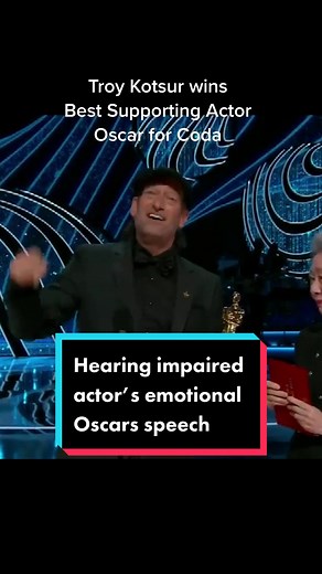 This is everything 💕 And the audience’s standing ovation and sign language applause at the end 💔😭 #oscars #oscars2022 #academyawards #coda #troykotsur #deaf #hearingimpaired #disabledtiktok