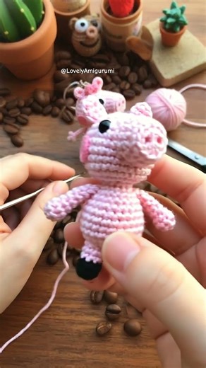 This Peppa Pig keychain is too cute! 🐷✨You just made the most aesthetic amigurumi keychain ever