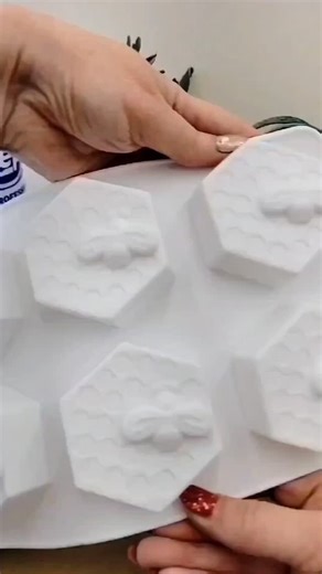 Epoxy Resin and EcoResin Art and Tutorials on Instagram: "Golden Honeybee ecoresin decor"