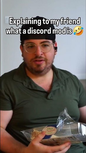 explaining to my friend what a discord mod is 😂