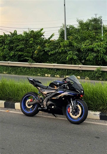 V4 Owner? Honda NX200 & CB150 Roadside Comparison
