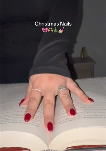 Bring on all of the fun Christmas nail designs! #nailday #nailtransition #christmasnails #nailart