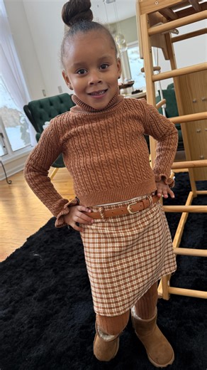 Penelope on Instagram: "Yall I tried to teach P the chicken head dance….🫠#fye #kidsfashion #rightthurr #chingy #kidsofig"