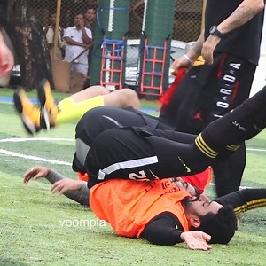 The Bollywood boys playing football!! 😁⚽ Ranbir Kapoor and Junior Bachchan's love for football is world famous... Just about every weekend RK turns up to play with the boys, well at least when he's in Mumbai and when he doesn't have anything else lined up. Abhishek has also been a regular on the pitch since eons. Arjun Kapoor ain't THAT regular but he's seen often as well. Anyhooo, enough of our rants... there've been quite a few matches played last week. One was held on Kargil divas when the b