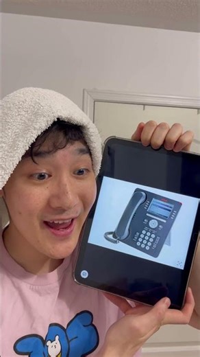 Mom tests baby on phone sounds