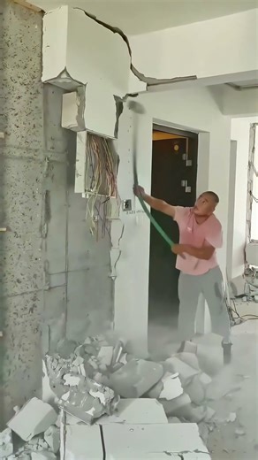 One Swing, One Collapse! This Demolition Move Blows the Wall Apart!