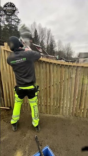 Installing Strong Wooden Fence Panels 🔨🌲 #Woodworking #FenceInstallation #DIY