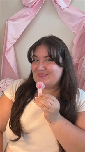 Mollie Daniela ♡ on Instagram: "XXL ≠ 2x, and here’s why 💭🎀✨ #plussize #plussizefashion #sizecomparison #xxl #2x #sizexxl #size2x #fashioneducation"