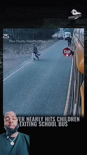 DRIVER NEARLY HITS CHILDREN EXITING SCHOOL BUS!🚌🛻😡 #driver #schoolbus #kids #safety #roadrage