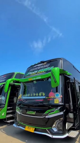 Tuan Muda: Sticker dan Bus Keren Unit Baru
