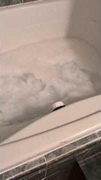 How to clean a jetted tub, and block off the water jets #cleaningtips #BathtubCleaning #JettedTub